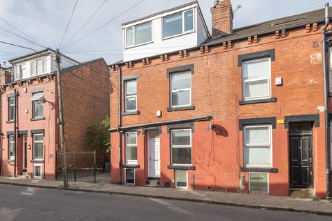 John Street, Leeds LS6 4 bed end of terrace house for sale