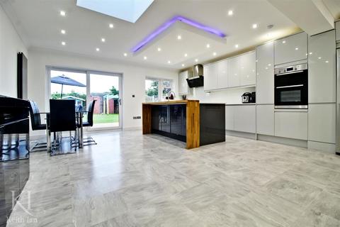 Churchgate, Cheshunt, EN8 3 bed semi