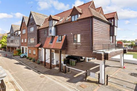 River Road, Arundel, West Sussex 2 bed flat for sale
