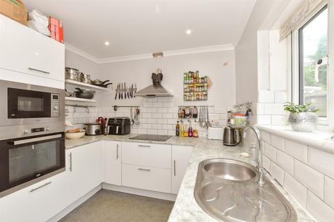 Milner Crescent, Aylesham... 3 bed semi