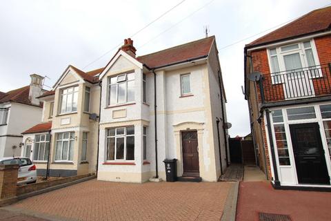 Freeland Road, Clacton on Sea, CO15 3 bed semi