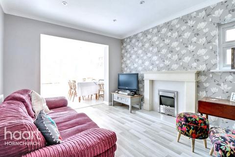 Woburn Avenue, Hornchurch 3 bed detached house for sale