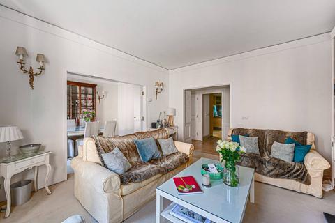 Artillery Mansions, Victoria, London... 2 bed flat for sale