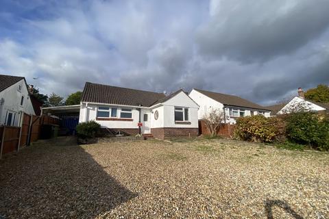 Yew Tree Close, Hedge End, SO30 4 bed detached bungalow for sale