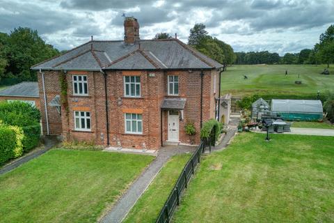 Snipe Lane, Darlington, DL2 3 bed semi