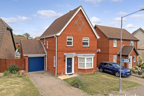 Laburnum Grove, South Ockendon, RM15 3 bed detached house for sale