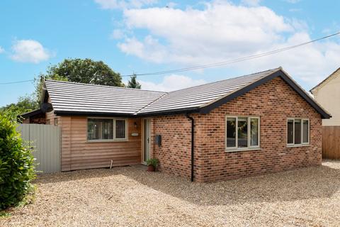 Crown Road, Buxton 3 bed detached bungalow for sale