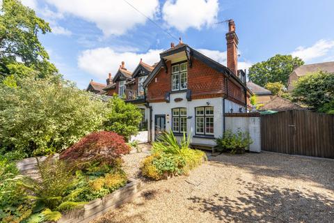 Manor Park, Tunbridge Wells, TN4 3 bed semi