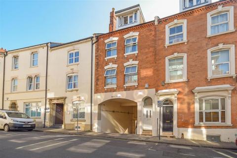 30 Hazelwood Road, Northampton NN1 1 bed apartment for sale