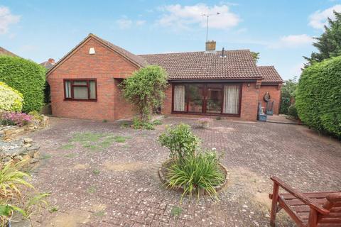 Sandringham Close, Rushden NN10 3 bed detached bungalow for sale