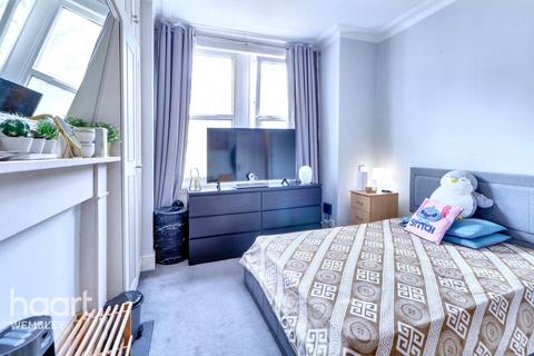 Oldfield Road, London 2 bed flat for sale
