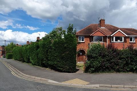 2 Blenheim Road, Worcester... 4 bed semi
