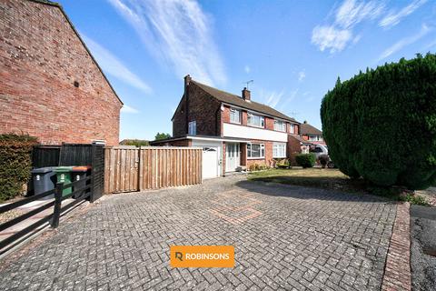 Pipers Croft, Dunstable 3 bed semi