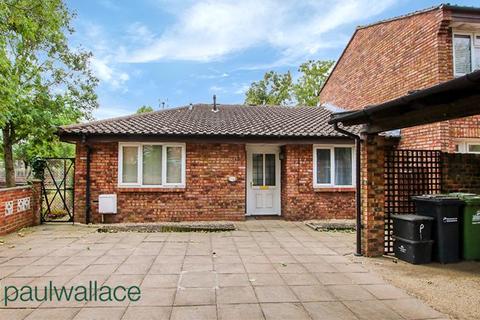 Glamis Close, West Cheshunt 2 bed bungalow for sale