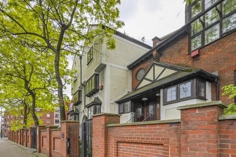 St Georges Square, London, E14 3 bed flat for sale