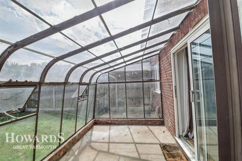 Blenheim Avenue, Martham 5 bed semi