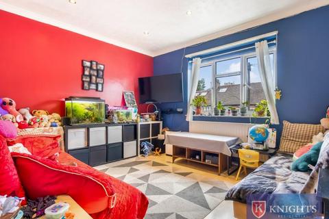 The Avenue, London, N17 2 bed maisonette for sale