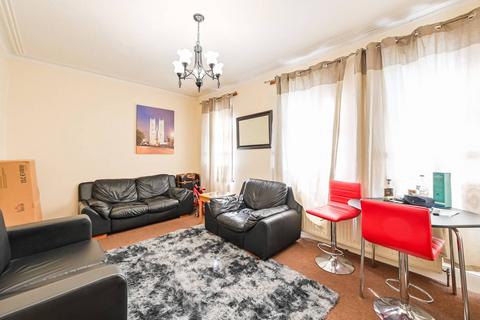 Hibbert Road, Walthamstow, London, E17 2 bed flat for sale