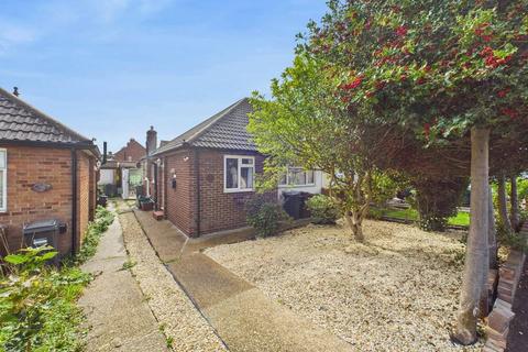 Horsham Road, Feltham, TW14 2 bed bungalow for sale