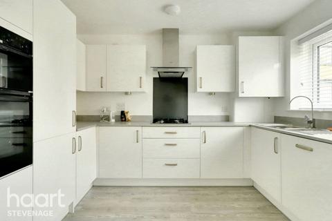 Rusling Way, Stevenage 3 bed semi