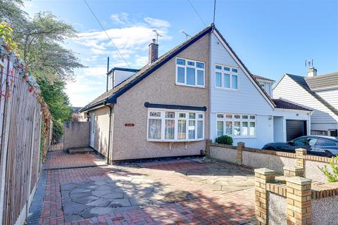 Villa Road, Benfleet SS7 3 bed semi