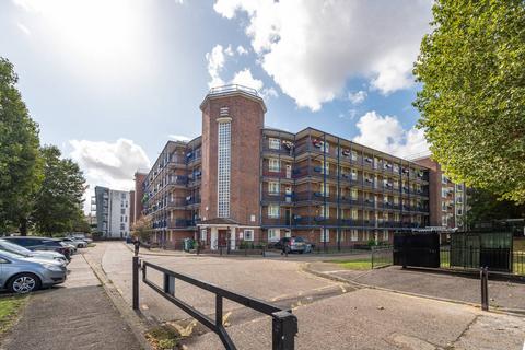 Randisbourne Gardens, Beckenham Hill... 3 bed flat for sale