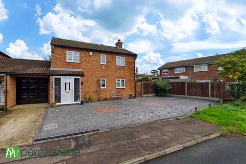 Oakview Close, West Cheshunt 3 bed detached house for sale