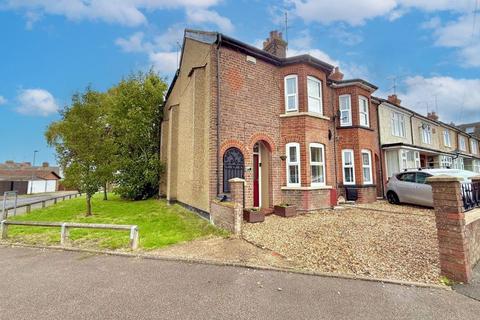 Downs Road, Dunstable 3 bed end of terrace house for sale