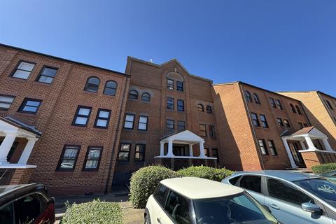 Marks Court, Southend on Sea 2 bed flat for sale