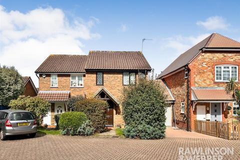 Grafton Way, West Molesey KT8 3 bed semi
