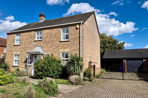 Wiggs Acre, Beccles NR34 4 bed detached house for sale