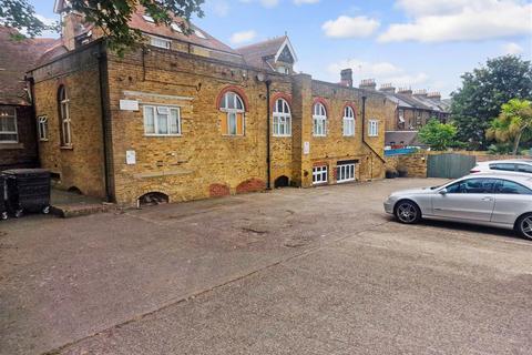 Victoria Road, Margate, Kent 2 bed ground floor maisonette for sale