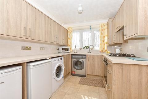 Claremont Road, Deal, Kent 2 bed ground floor flat for sale