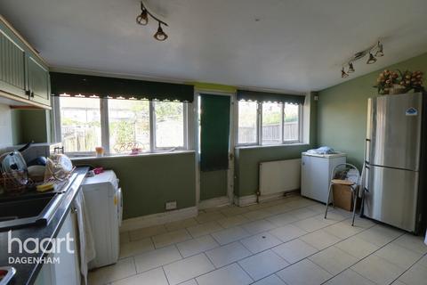 Goresbrook Road, Dagenham 3 bed terraced house for sale