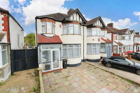 Danehurst Gardens, Ilford, Essex 3 bed semi