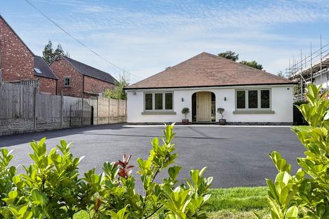Derby Road, Ashbourne, DE6 4 bed detached bungalow for sale