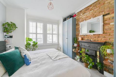 College Road, Colliers Wood, London... 2 bed flat for sale