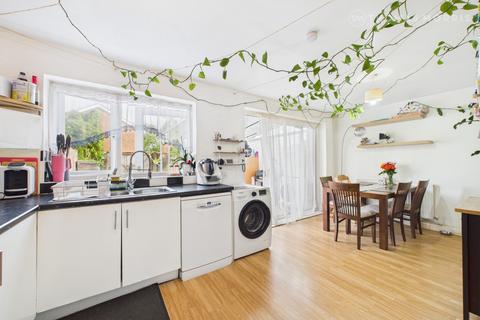 Burstellars, Cambridgeshire PE27 3 bed terraced house for sale