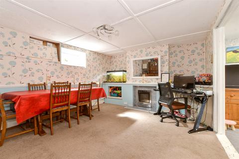Station Road, Sandown PO36 4 bed terraced house for sale