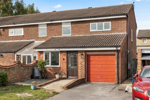 Avocet Crescent, Sandhurst GU47 3 bed semi