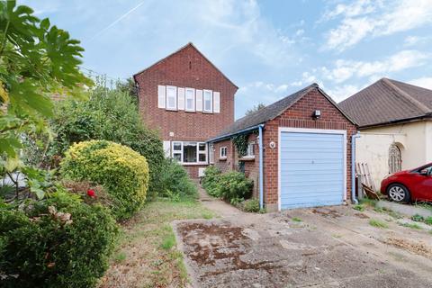 Berwick Road, Rainham RM13 3 bed detached house for sale