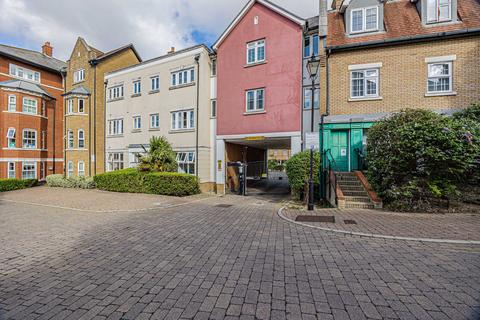 Roche Close, Rochford, SS4 2 bed flat for sale