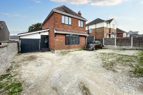 Paddington Grove, Bournemouth, BH11 8 3 bed detached house for sale