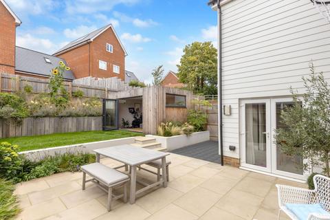 Hockbury Crescent, Tunbridge Wells, TN2 3 bed detached house for sale