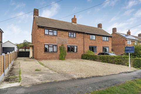 Millfield Avenue, Bicester, OX27 3 bed semi