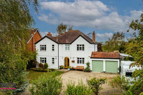 Cheltenham Road, Sedgeberrow, WR11 6 bed detached house for sale
