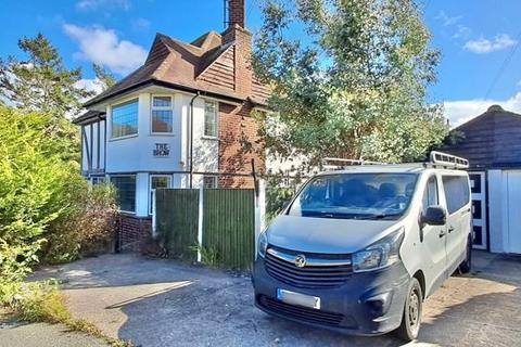 Vicarage Avenue, Llandudno 3 bed detached house for sale