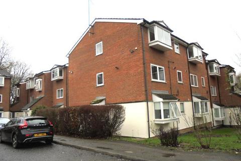 Harold Hill, Romford RM3 2 bed flat for sale