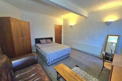 Low Hill Crescent, Wolverhampton WV10 4 bed detached house for sale