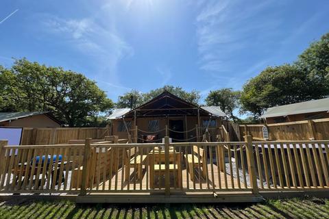 Lion King Unit Redberth Gardens... 2 bed log cabin for sale